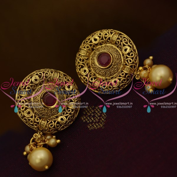 Round earrings gold design
