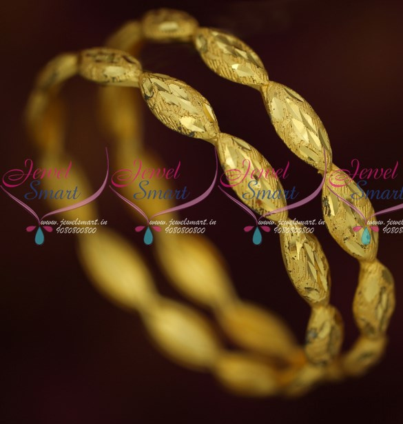 Simple gold hot sale bangles price